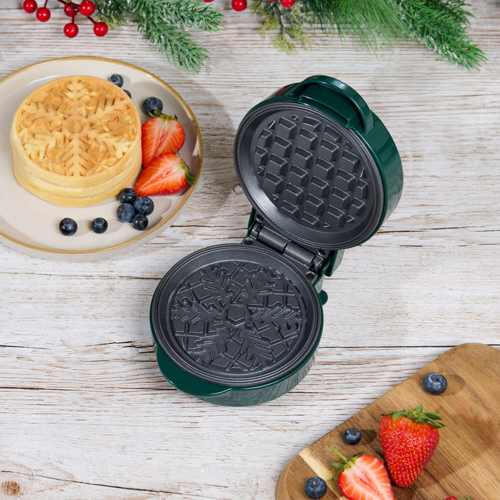 Christmas Waffle Maker Image 2