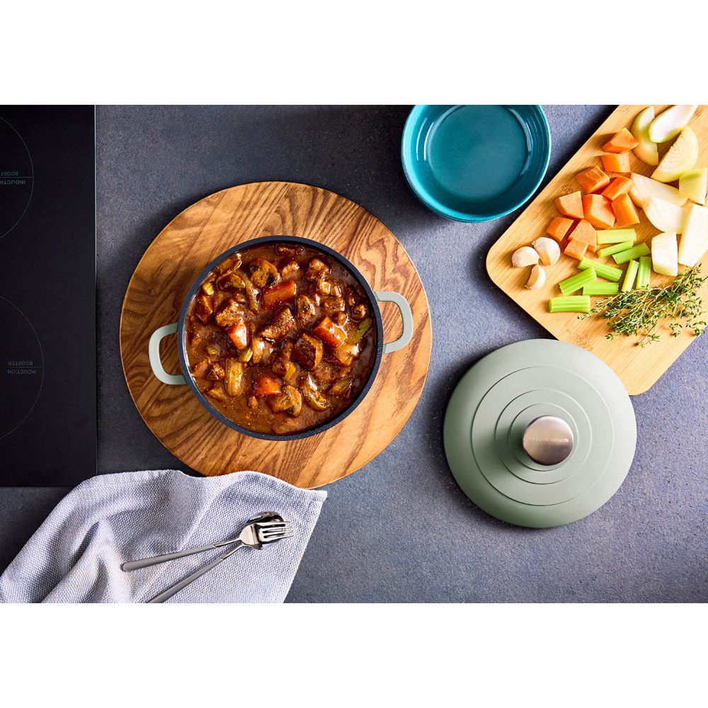 Morphy Richards 20cm 2.3L Green Cast Aluminium Casserole Dish Image 3