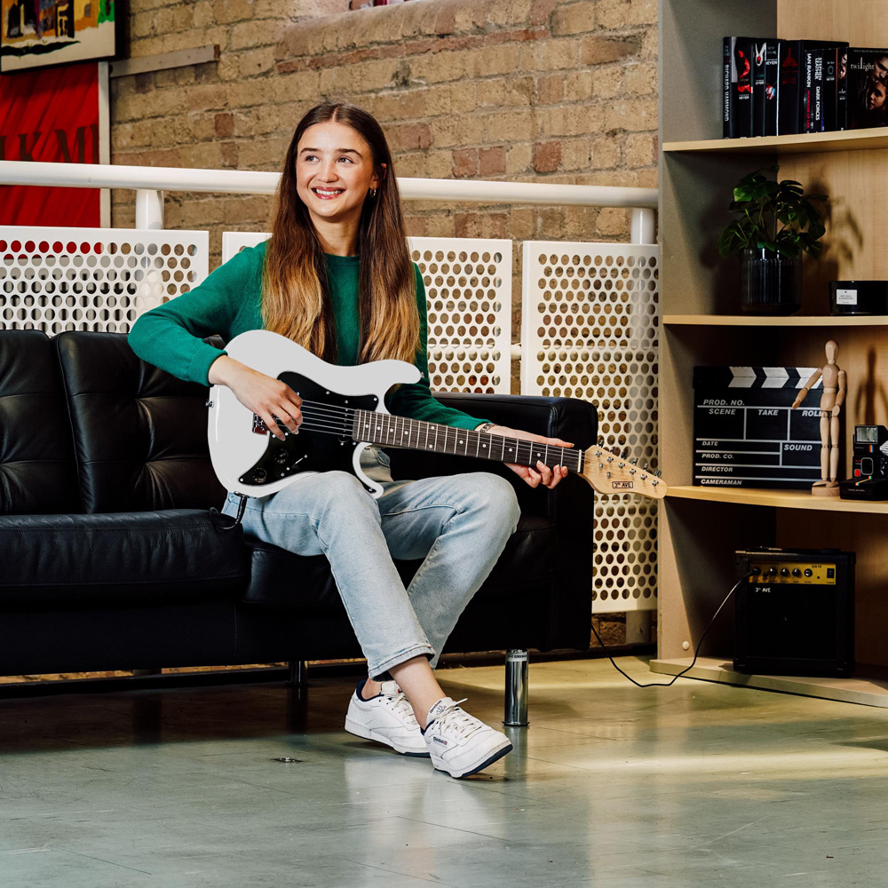 3rd Avenue White 3/4 Size Electric Guitar Set Image 2