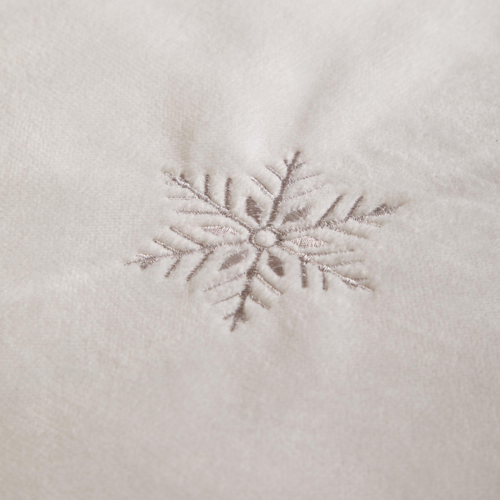 Paoletti Christmas Super King Size White Frosted Snowflake Embroidered Fleece Duvet Cover Set Image 3