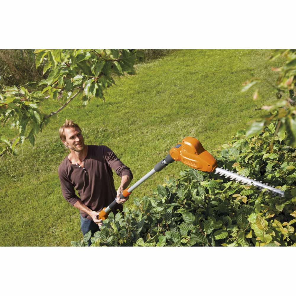 Flymo SabreCut XT Electric Telescopic Hedge Trimmer Image 3
