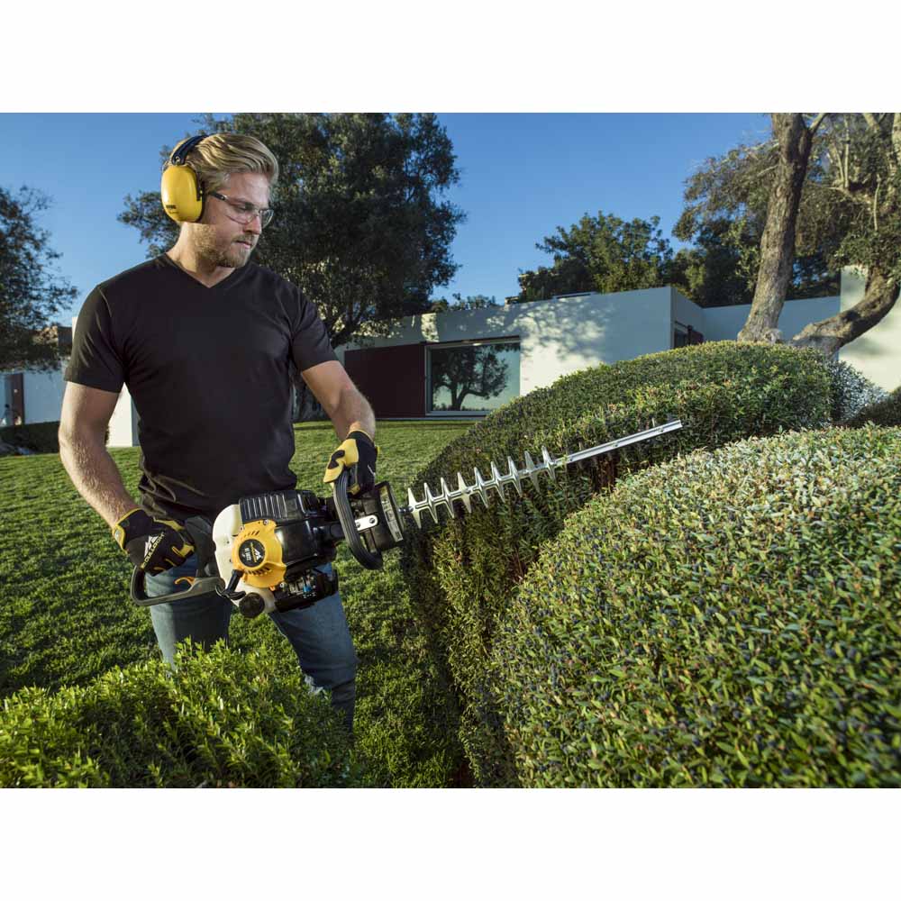 McCulloch HT5622 Petrol Hedge Trimmer Image 6