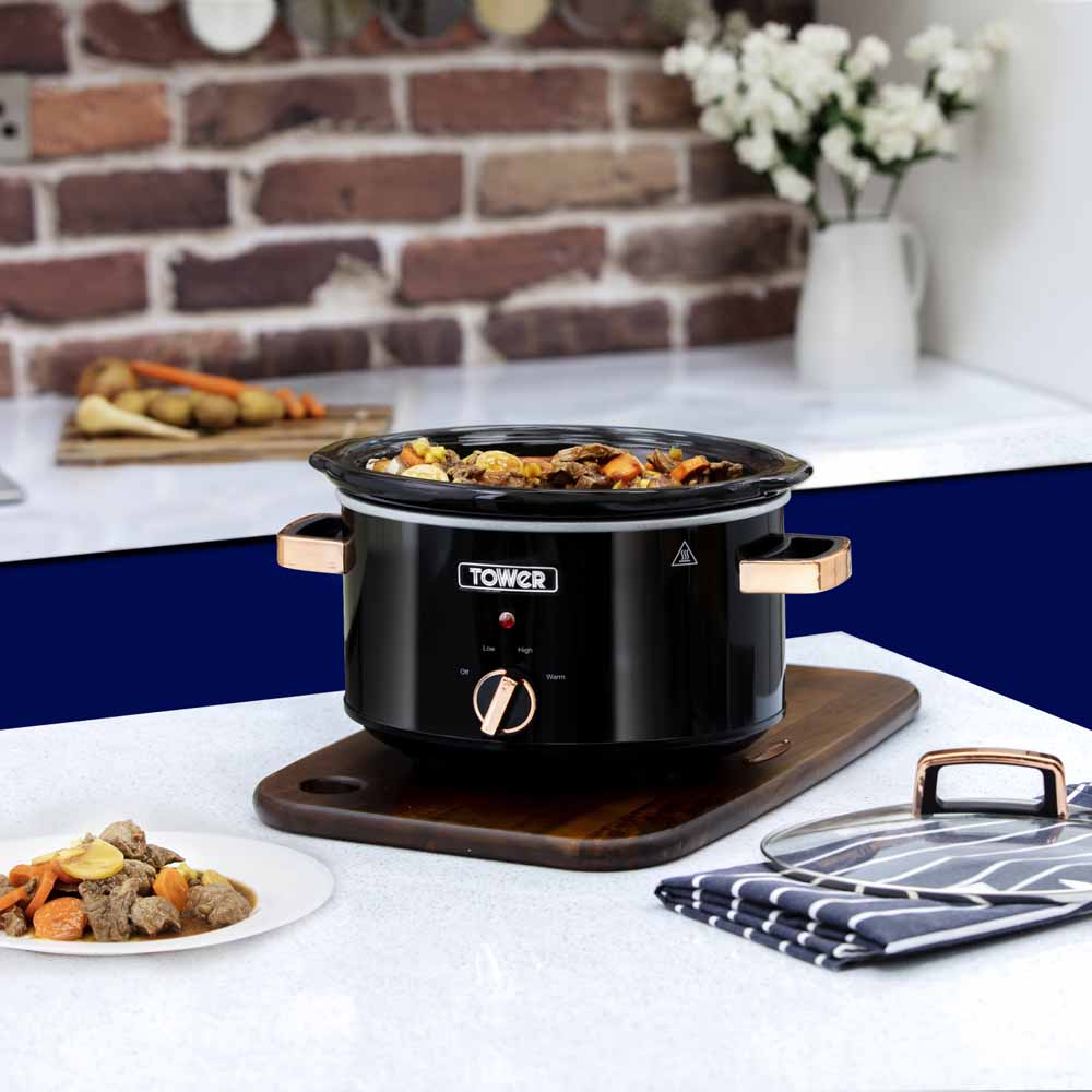 Tower T16018RG Black and Rose Gold 3.5L Slow Cooker Image 2