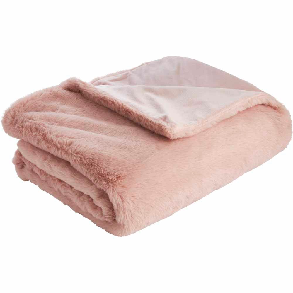 Wilko Pink Faux Fur Throw 130 x 170cm Wilko