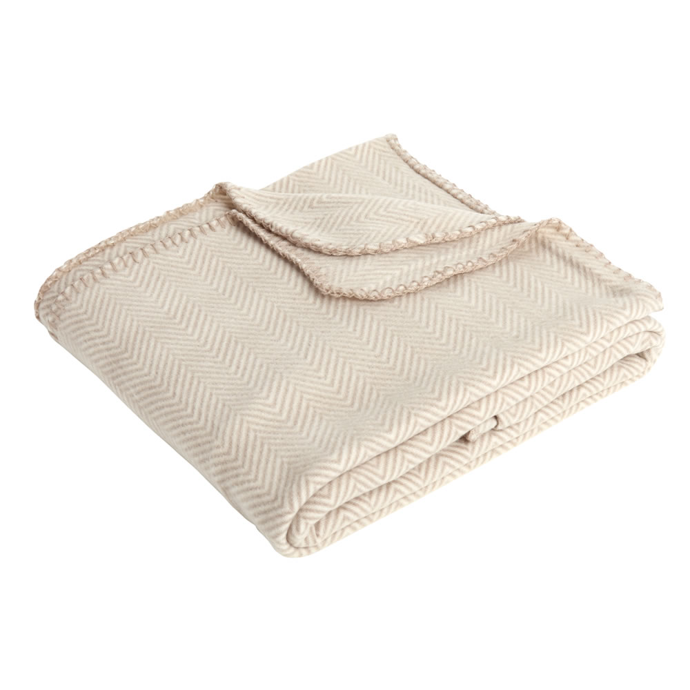 Wilko Natural Herringbone Printed Fleece Throw 120 x 150cm Wilko