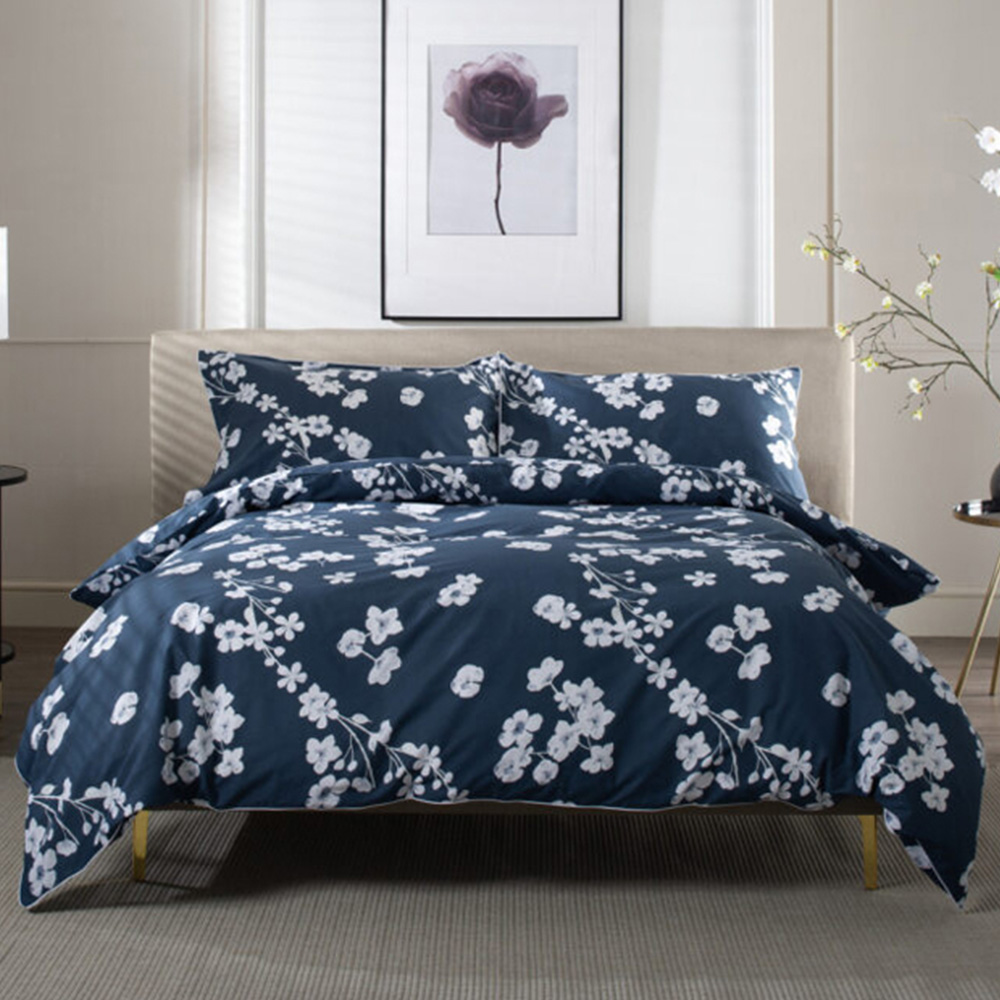 The Lyndon Company Petite Fleure Single White and Navy Duvet Set