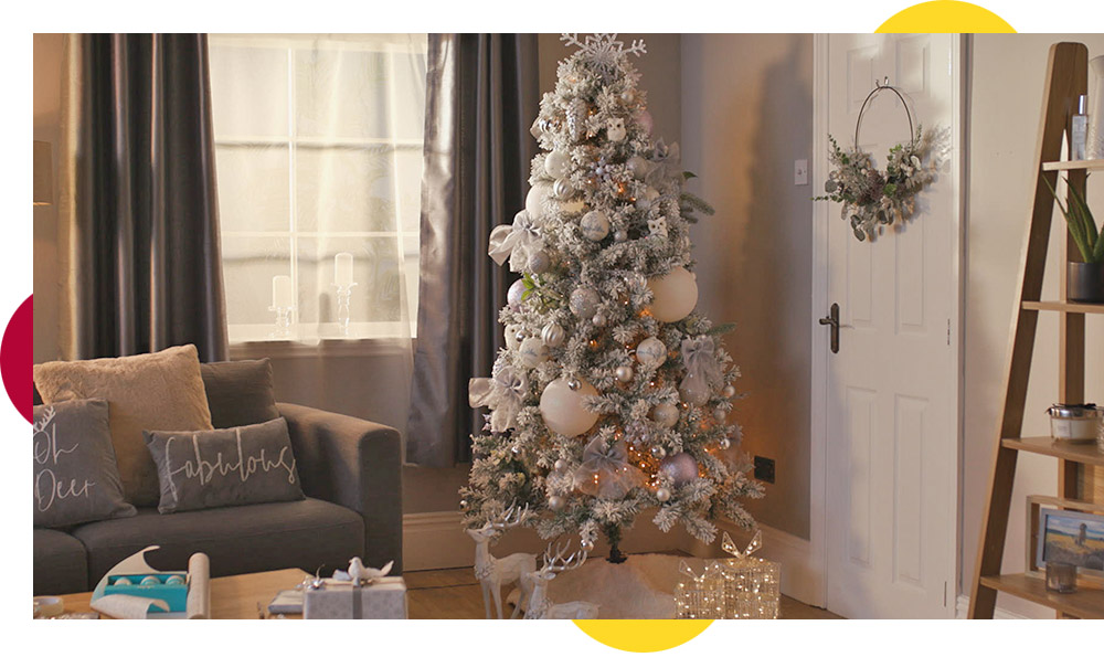 How To Decorate A Christmas Tree Wilko Site - How To Decorate Small Christmas Tree At Home